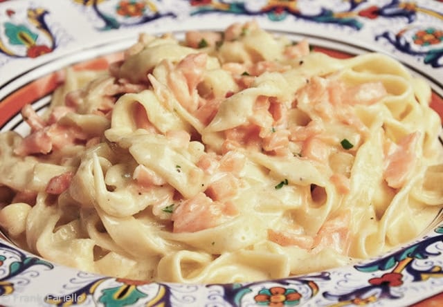 Fettuccine-al-salmone